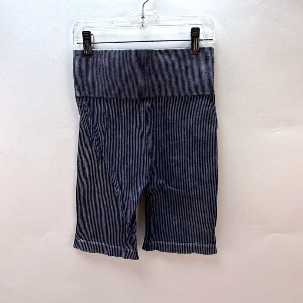 Aura Juniors Activewear Biker Shorts Size S/M Gray Ribbed High Rise Stretch - Picture 2 of 11